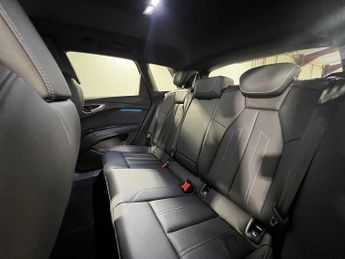 Audi Q4  S line 45 e-tron  210 