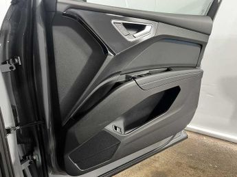 Audi Q4  S line 45 e-tron  210 