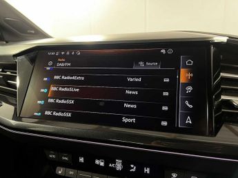 Audi Q4  S line 45 e-tron  210 