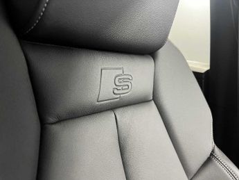 Audi Q4  S line 45 e-tron  210 