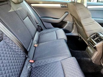 SKODA Superb 2.0TDI (150PS) SE DSG Hatchback