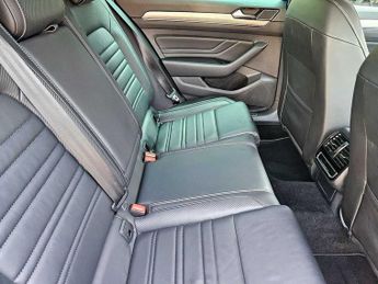 Volkswagen Passat MK8 Facelift Est 1.5TSI 150 R-Line EVO DSG