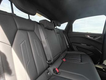 Audi Q4 Sportback S line 45 e- 