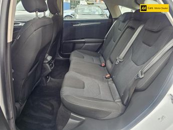 Ford Mondeo 2.0 TDCi Titanium Hatchback 5dr Diesel Powershift Euro 6 (s/s) (