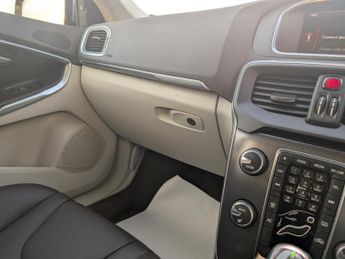 Volvo V40 1.6 T4 SE Lux Nav Hatchback 5dr Petrol Powershift Euro 5 (s/s) (