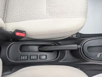 Volvo V40 1.6 T4 SE Lux Nav Hatchback 5dr Petrol Powershift Euro 5 (s/s) (