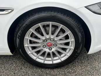 Jaguar XE 2.0d SE Saloon 4dr Diesel Auto Euro 6 (s/s) (163 ps)