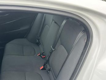 Jaguar XE 2.0d SE Saloon 4dr Diesel Auto Euro 6 (s/s) (163 ps)