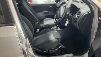 Ford Fusion 1.6 Zetec Climate Hatchback 5dr Petrol Automatic (181 g/km, 99 b