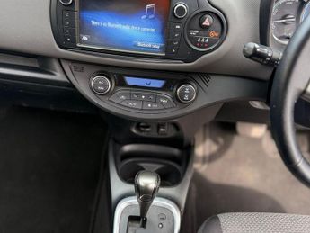 Toyota Yaris 1.5 VVT-h Icon Hatchback 5dr Petrol Hybrid E-CVT Euro 6 (101 ps)