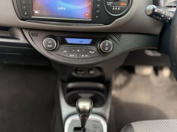 Toyota Yaris 1.5 VVT-h Icon Hatchback 5dr Petrol Hybrid E-CVT Euro 6 (101 ps)