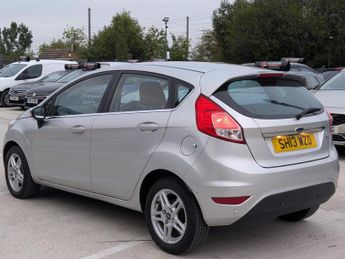 Ford Fiesta 1.6 Zetec Hatchback 5dr Petrol Powershift Euro 5 (105 ps)