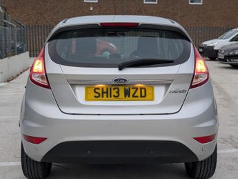 Ford Fiesta 1.6 Zetec Hatchback 5dr Petrol Powershift Euro 5 (105 ps)