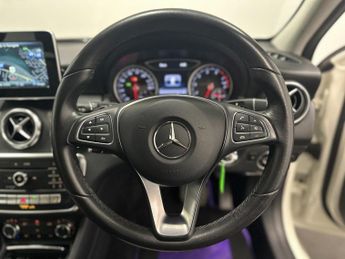 Mercedes-Benz A Class 1.6 A160 SE (Executive) Hatchback 5dr Petrol 7G-DCT Euro 6 (s/s)
