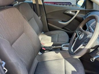 Vauxhall Astra 1.6 16V Exclusiv Sports Tourer 5dr Petrol Auto Euro 5 (115 ps)