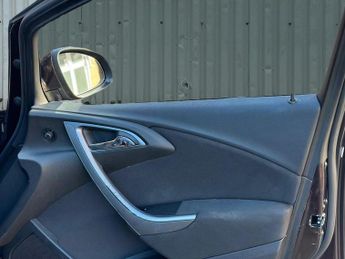 Vauxhall Astra 1.6 16V Exclusiv Sports Tourer 5dr Petrol Auto Euro 5 (115 ps)