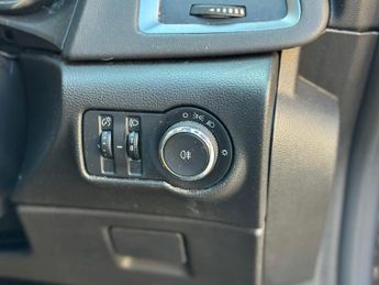 Vauxhall Astra 1.6 16V Exclusiv Sports Tourer 5dr Petrol Auto Euro 5 (115 ps)