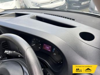 Mercedes-Benz eVito 114 e 41kWh Pure Panel Van 5dr Electric Auto FWD L2 (LWB) (115 p