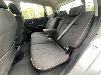 Kia Venga 1.6 2 MPV 5dr Petrol Auto Euro 5 (123 bhp)