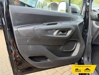 Vauxhall Combo Electric 2300 50kWh Sportive Panel Van 5dr Electric Auto L1 H1 (7.4kW Cha