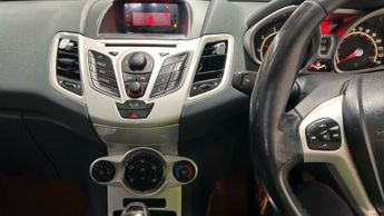 Ford Fiesta 1.4 Zetec Hatchback 3dr Petrol Automatic (154 g/km, 94 bhp)