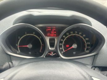 Ford Fiesta 1.4 Zetec Hatchback 3dr Petrol Automatic (154 g/km, 94 bhp)