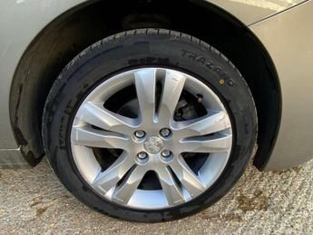 Peugeot 5008 1.6 e-HDi Active MPV 5dr Diesel EGC Euro 5 (s/s) (115 ps)