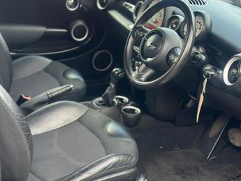 MINI Convertible 2.0 Cooper D Convertible 2dr Diesel Auto Euro 5 (112 ps)