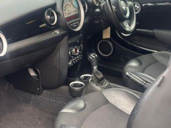 MINI Convertible 2.0 Cooper D Convertible 2dr Diesel Auto Euro 5 (112 ps)
