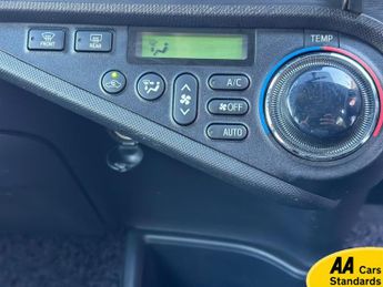 Toyota Yaris 1.5 VVT-h T Spirit Hatchback 5dr Petrol Hybrid CVT Euro 5 (101 p