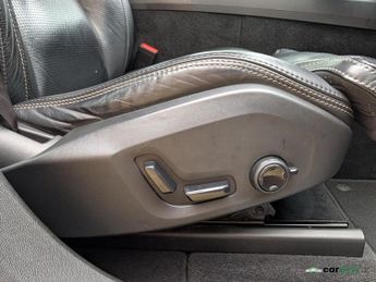 Volvo XC60 2.0 D5 PowerPulse Inscription SUV 5dr Diesel Auto AWD Euro 6 (s/