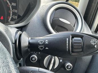 Ford Fiesta 1.4 Titanium Hatchback 3dr Petrol Automatic (154 g/km, 94 bhp)