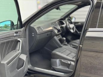 Volkswagen Tiguan 2.0 TDI R-Line DSG 4Motion Euro 6 (s/s) 5dr