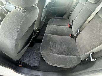 Ford Fiesta 1.6 Ghia Hatchback 5dr Petrol Automatic (179 g/km, 99 bhp)