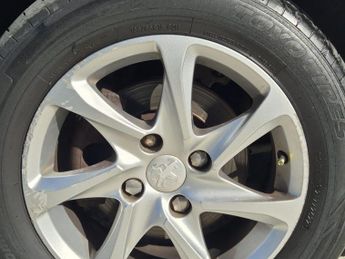 Peugeot 208 1.4 e-HDi Active Hatchback 5dr Diesel EGC Euro 5 (s/s) (70 ps)