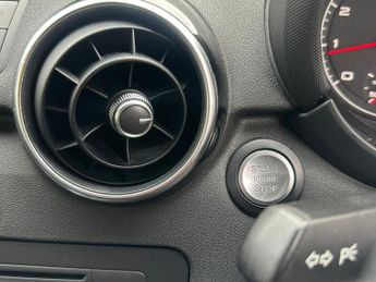 Audi A1 1.4 TFSI S line Hatchback 3dr Petrol S Tronic Euro 5 (s/s) (122 