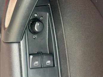 Audi A1 1.4 TFSI S line Hatchback 3dr Petrol S Tronic Euro 5 (s/s) (122 