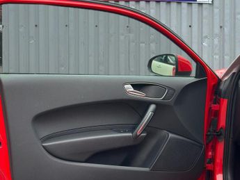 Audi A1 1.4 TFSI S line Hatchback 3dr Petrol S Tronic Euro 5 (s/s) (122 