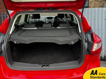 Ford Focus 1.6 Zetec Hatchback 5dr Petrol Powershift Euro 5 (125 ps)