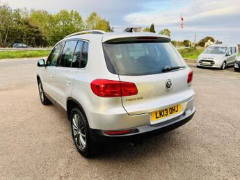 Volkswagen Tiguan 2.0 TDI BlueMotion Tech SE SUV 5dr Diesel DSG 4WD Euro 5 (s/s) (