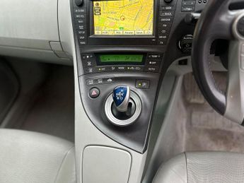 Toyota Prius 1.8 VVT-h T Spirit Hatchback 5dr Petrol Hybrid CVT Euro 5 (s/s) 