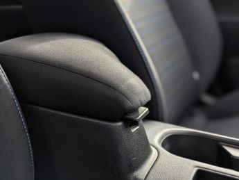 Nissan Leaf 40kWh Acenta Hatchback 5dr Electric Auto (150 ps)