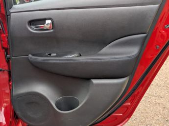 Nissan Leaf 40kWh Acenta Hatchback 5dr Electric Auto (150 ps)