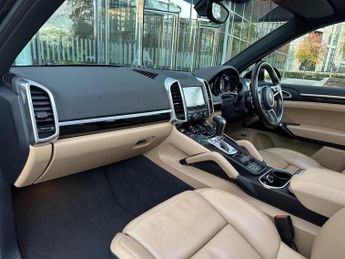 Porsche Cayenne 3.0 V6 E-Hybrid S SUV 5dr Petrol Plug-in Hybrid TiptronicS 4WD E