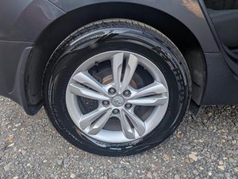 Hyundai ix35 2.0 CRDi Style SUV 5dr Diesel Manual 4WD Euro 5 (134 bhp)