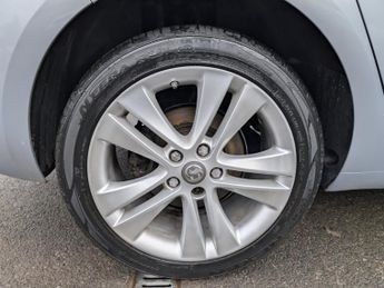 Vauxhall Zafira Tourer 1.4i Turbo SRi MPV 5dr Petrol Manual Euro 6 (140 ps)
