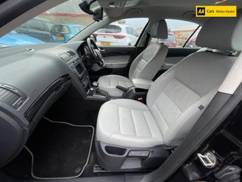 Skoda Octavia 1.8 TSI Laurin & Klement Hatchback 5dr Petrol DSG Euro 4 (160 ps