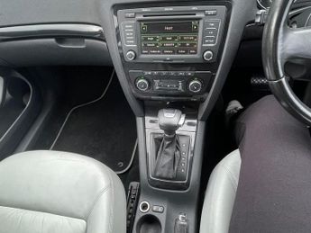 Skoda Octavia 1.8 TSI Laurin & Klement Hatchback 5dr Petrol DSG Euro 4 (160 ps