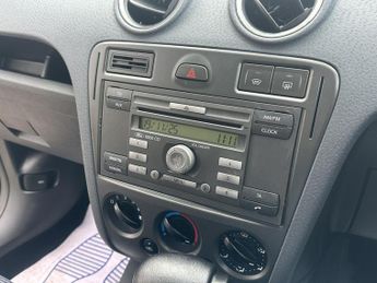 Ford Fusion 1.6 Zetec Hatchback 5dr Petrol Automatic (179 g/km, 99 bhp)