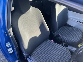 Toyota iQ 1.0 VVT-i 2 Hatchback 3dr Petrol Multidrive Euro 5 (68 ps)